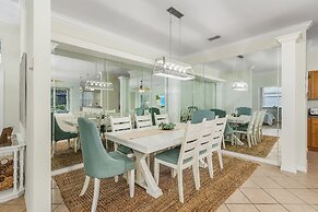 Sunshine Daydream Our Beautiful Monthly Pool Home! 3 Bedroom Home by R