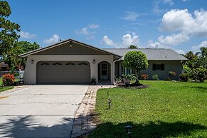 Barefoot Hideaway, With Spa And Pool 3 Bedroom Home by RedAwning