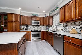 Barefoot Hideaway, With Spa And Pool 3 Bedroom Home by RedAwning