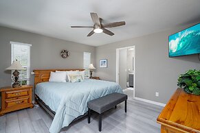 Barefoot Hideaway, With Spa And Pool 3 Bedroom Home by RedAwning