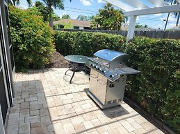 Barefoot Hideaway, With Spa And Pool 3 Bedroom Home by RedAwning