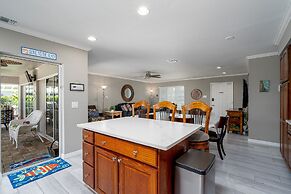 Barefoot Hideaway, With Spa And Pool 3 Bedroom Home by RedAwning