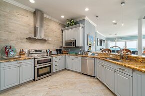 Luxury Beach Front Pool Home In Paradise! 8 Bedroom Home by RedAwning