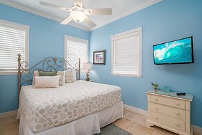 Luxury Beach Front Pool Home In Paradise! 8 Bedroom Home by RedAwning