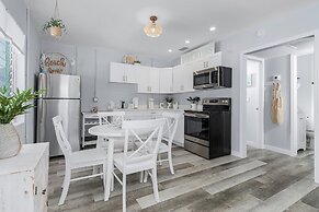 171 Washington ~ Dune Our Thing ~ Unit B ~ Fabulous Pool Home! 2 Bedro