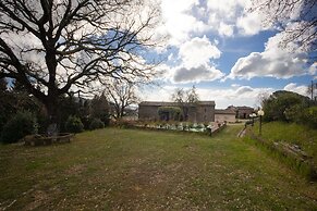 Casale Montemoro With Pool