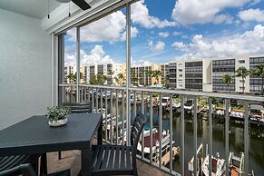 Royal Pelican - New Listing - 4511 Bay Beach Ln 2 Bedroom Condo by Red
