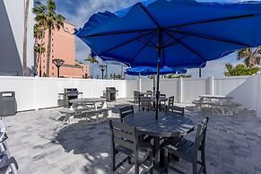 ~fantastic Gulf Front Condo North Of The Pier~ 2 Bedroom Condo by RedA