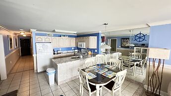 Royal Garden Resort 1608 3 Bedroom Condo by RedAwning