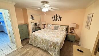 Royal Garden Resort 1608 3 Bedroom Condo by RedAwning