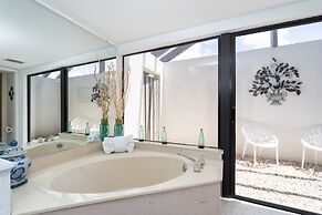 Beautiful Private Pool Home In-between Fort Myers Beach And Sanibel Is