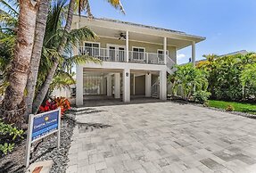 Welcome To 246 Delmar Ave - Vacation Rental 3 Bedroom Home by RedAwnin