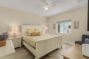 Welcome To 246 Delmar Ave - Vacation Rental 3 Bedroom Home by RedAwnin