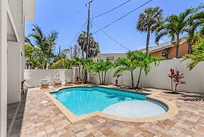 Welcome To 246 Delmar Ave - Vacation Rental 3 Bedroom Home by RedAwnin