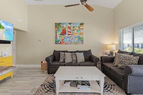 Welcome To 246 Delmar Ave - Vacation Rental 3 Bedroom Home by RedAwnin