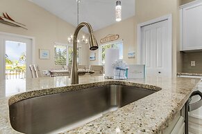 Welcome To 246 Delmar Ave - Vacation Rental 3 Bedroom Home by RedAwnin