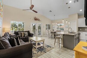 Welcome To 246 Delmar Ave - Vacation Rental 3 Bedroom Home by RedAwnin