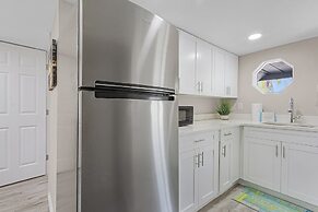 Shells N Sunshine! Getaway Destination Just Minutes From The White San