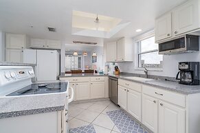 Casa Marina 654 - 4321 Bay Beach Lane 2 Bedroom Condo by RedAwning