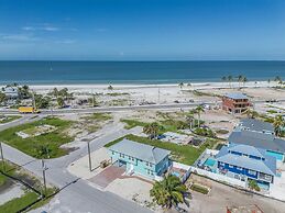 Lazy Beaches Getaway With Private Pool 4 Bedroom Home by RedAwning