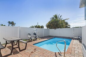 Lazy Beaches Getaway With Private Pool 4 Bedroom Home by RedAwning