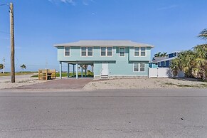 Lazy Beaches Getaway With Private Pool 4 Bedroom Home by RedAwning