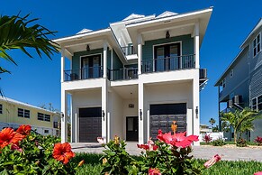 Magnificent New Build Private Pool Home On The North Tip Of Fort Myers