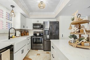 Welcome To Beach Villa's # 606 Vacation Rental - 250 Estero Blvd 2 Bed