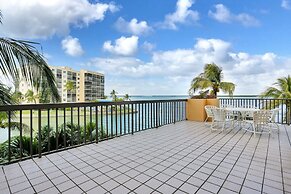 Harbor Point 224 - Bay Beach Lane 2 Bedroom Condo by RedAwning