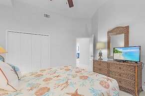 Palm Harbor Penthouse With Marina Views 2 Bedroom Condo by RedAwning