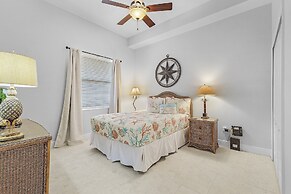 Palm Harbor Penthouse With Marina Views 2 Bedroom Condo by RedAwning