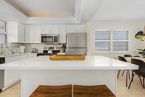 Beautiful Penthouse Condo - Corner Unit! 2 Bedroom Condo by RedAwning