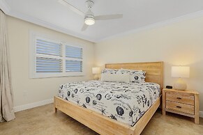 Beautiful Penthouse Condo - Corner Unit! 2 Bedroom Condo by RedAwning