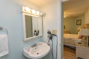 Royal Garden Resort 1012 2 Bedroom Condo by RedAwning