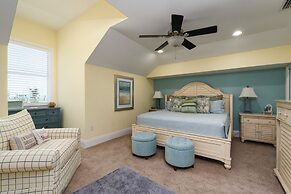 Beautiful Home With Private Pool On The North End Of Fort Myers Beach!