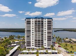 Immaculate Gated Community Condo - Just Across The Street From The Bea