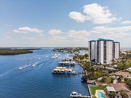 Immaculate Gated Community Condo - Just Across The Street From The Bea