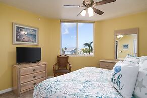 Immaculate Gated Community Condo - Just Across The Street From The Bea