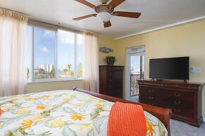 Immaculate Gated Community Condo - Just Across The Street From The Bea