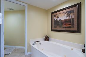 Immaculate Gated Community Condo - Just Across The Street From The Bea
