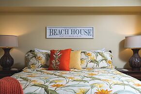 Immaculate Gated Community Condo - Just Across The Street From The Bea