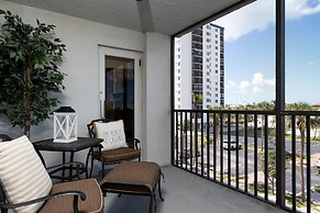 Immaculate Gated Community Condo - Just Across The Street From The Bea
