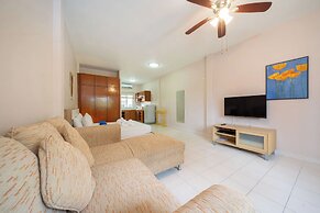 Jungceylon Villa in Patong by Lofty