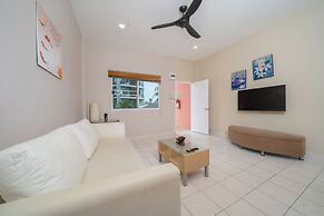 Jungceylon Villa in Patong by Lofty