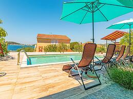 Holiday Home Happy Holiday