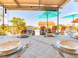 Holiday Home Happy Holiday