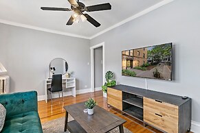1BR Chic Apartment in Lakeview