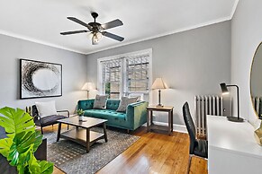 1BR Chic Apartment in Lakeview