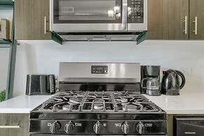 1BR Apartment with Laundry in West Loop