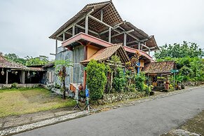 OYO Homes 90996 Desa Wisata Pulesari Syariah